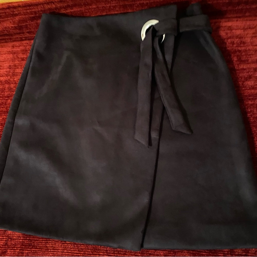LOFT PETITES Black Faux Suede Wrap Skirt Women’s Small (0P)